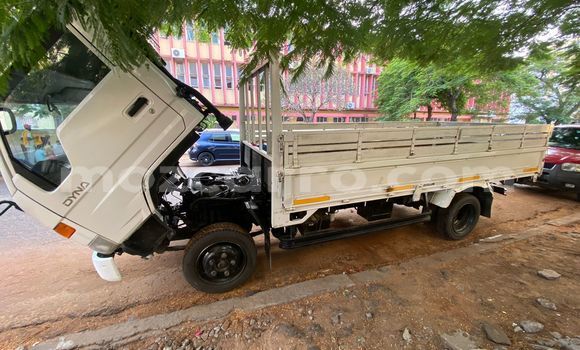 Nunua Ilio tumika Toyota Dyna Nyeupe Lori ndani ya Maputo nchini Maputo Nunua Ilio tumika Toyota Dyna Nyeupe Lori ndani ya Maputo nchini Maputo
