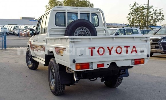 Nunua Imported Toyota Land Cruiser Nyeupe Gari ndani ya Import - Dubai nchini Cabo Delgado Nunua Imported Toyota Land Cruiser Nyeupe Gari ndani ya Import - Dubai nchini Cabo Delgado