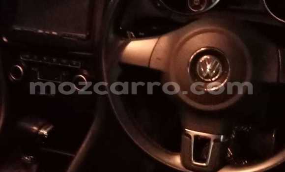 Nunua Ilio tumika Volkswagen Golf Nyeusi Gari ndani ya Maputo nchini Maputo