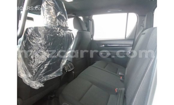 Nunua Imported Toyota Hilux Nyeupe Gari ndani ya Import - Dubai nchini Cabo Delgado Nunua Imported Toyota Hilux Nyeupe Gari ndani ya Import - Dubai nchini Cabo Delgado