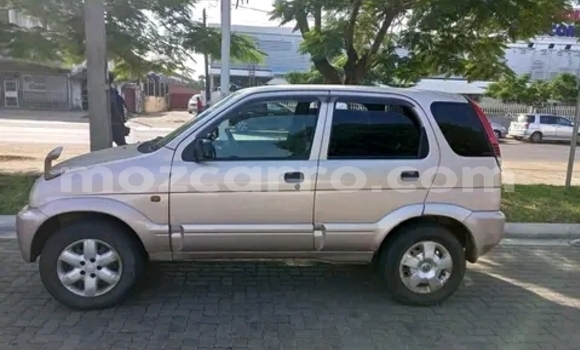 Nunua Ilio tumika Toyota Cami Beige Gari ndani ya Maputo nchini Maputo