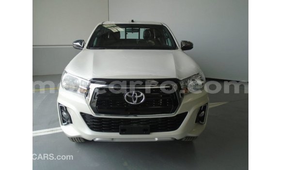 Nunua Imported Toyota Hilux Nyeupe Gari ndani ya Import - Dubai nchini Cabo Delgado Nunua Imported Toyota Hilux Nyeupe Gari ndani ya Import - Dubai nchini Cabo Delgado
