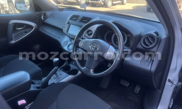 Nunua Ilio tumika Toyota RAV4 Fedha Gari ndani ya Maputo nchini Maputo Nunua Ilio tumika Toyota RAV4 Fedha Gari ndani ya Maputo nchini Maputo