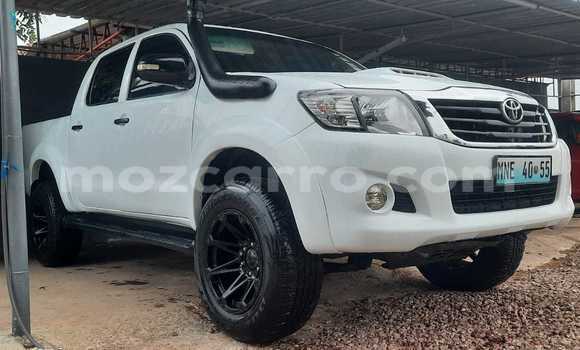 Buy Used Toyota Hilux White Car in Maputo in Maputo