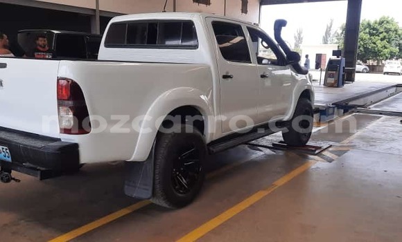 Nunua Ilio tumika Toyota Hilux Nyeupe Gari ndani ya Maputo nchini Maputo Nunua Ilio tumika Toyota Hilux Nyeupe Gari ndani ya Maputo nchini Maputo