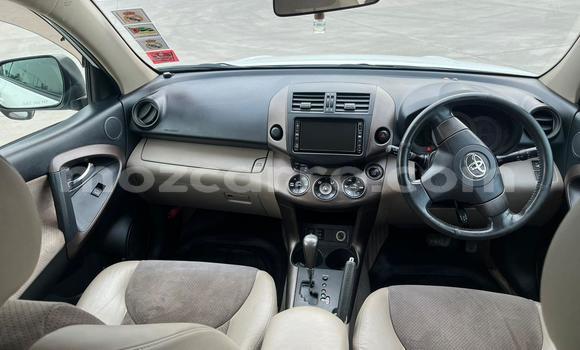 Nunua Ilio tumika Toyota Vanguard Nyeupe Gari ndani ya Maputo nchini Maputo Nunua Ilio tumika Toyota Vanguard Nyeupe Gari ndani ya Maputo nchini Maputo