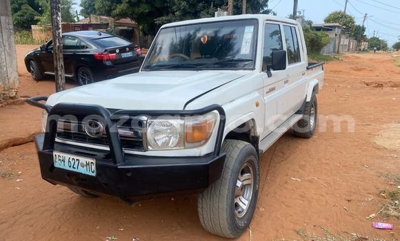 Buy Used Toyota Land Cruiser White Car in Maputo in Maputo