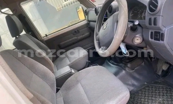 Buy Used Toyota Land Cruiser White Car in Maputo in Maputo Buy Used Toyota Land Cruiser White Car in Maputo in Maputo