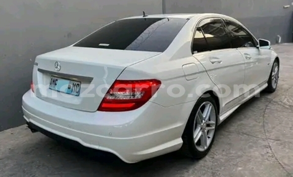 Nunua Ilio tumika Mercedes-Benz C-Classe Nyeupe Gari ndani ya Maputo nchini Maputo