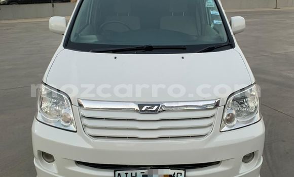 Comprar Usado Toyota Noah Branco Carro em Maputo em Maputo