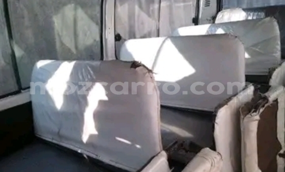 Nunua Ilio tumika Toyota Hiace Nyeupe Gari ndani ya Maputo nchini Maputo Nunua Ilio tumika Toyota Hiace Nyeupe Gari ndani ya Maputo nchini Maputo