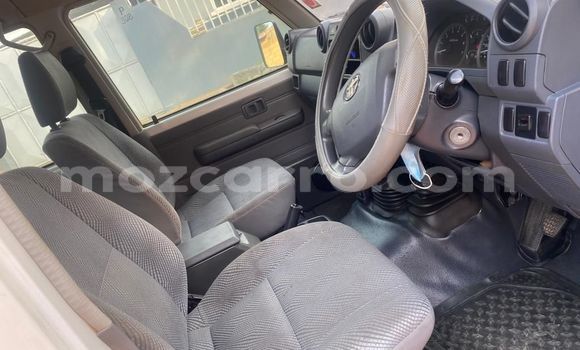Buy Used Toyota Land Cruiser White Car in Maputo in Maputo Buy Used Toyota Land Cruiser White Car in Maputo in Maputo
