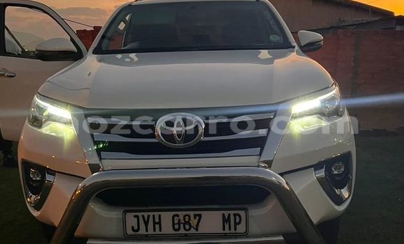 Comprar Usado Toyota Fortuner Branco Carro em Maputo em Maputo
