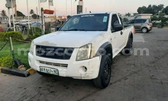 Nunua Ilio tumika Isuzu KB Nyeupe Gari ndani ya Maputo nchini Maputo Nunua Ilio tumika Isuzu KB Nyeupe Gari ndani ya Maputo nchini Maputo