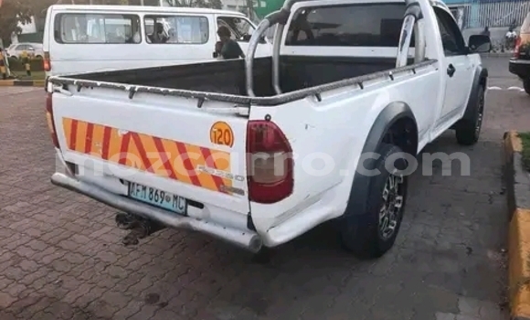 Nunua Ilio tumika Isuzu KB Nyeupe Gari ndani ya Maputo nchini Maputo Nunua Ilio tumika Isuzu KB Nyeupe Gari ndani ya Maputo nchini Maputo