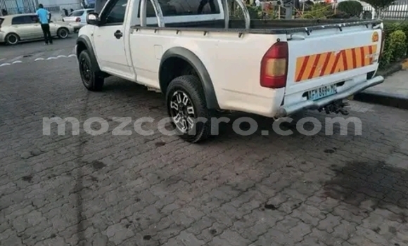 Nunua Ilio tumika Isuzu KB Nyeupe Gari ndani ya Maputo nchini Maputo Nunua Ilio tumika Isuzu KB Nyeupe Gari ndani ya Maputo nchini Maputo