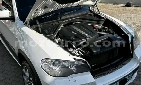 Nunua Ilio tumika BMW X5 Nyeupe Gari ndani ya Maputo nchini Maputo Nunua Ilio tumika BMW X5 Nyeupe Gari ndani ya Maputo nchini Maputo