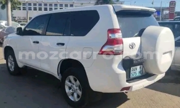 Nunua Ilio tumika Toyota Land Cruiser Prado Nyeupe Gari ndani ya Maputo nchini Maputo Nunua Ilio tumika Toyota Land Cruiser Prado Nyeupe Gari ndani ya Maputo nchini Maputo