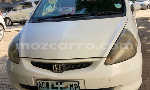 Comprar Usado Honda Fit Branco Carro em Maputo em Maputo Comprar Usado Honda Fit Branco Carro em Maputo em Maputo