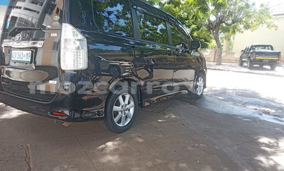 Buy Used Toyota Noah White Car in Maputo in Maputo Buy Used Toyota Noah White Car in Maputo in Maputo