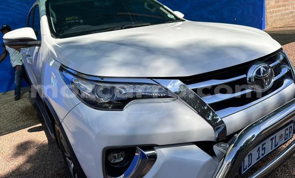 Nunua Ilio tumika Toyota Fortuner Nyeupe Gari ndani ya Maputo nchini Maputo Nunua Ilio tumika Toyota Fortuner Nyeupe Gari ndani ya Maputo nchini Maputo