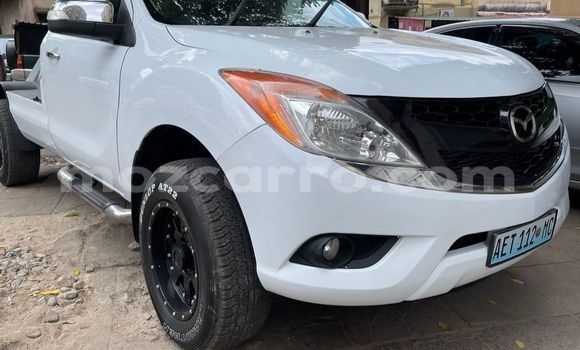 Nunua Ilio tumika Mazda BT-50 Nyeupe Gari ndani ya Maputo nchini Maputo