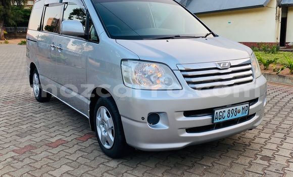 Comprar Usado Toyota Noah Prata Carro em Maputo em Maputo Comprar Usado Toyota Noah Prata Carro em Maputo em Maputo