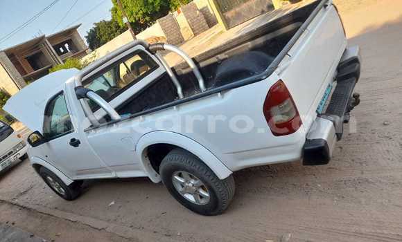 Nunua Ilio tumika Isuzu KB Nyeupe Gari ndani ya Maputo nchini Maputo Nunua Ilio tumika Isuzu KB Nyeupe Gari ndani ya Maputo nchini Maputo