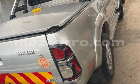 Buy Used Toyota Hilux Silver Car in Maputo in Maputo