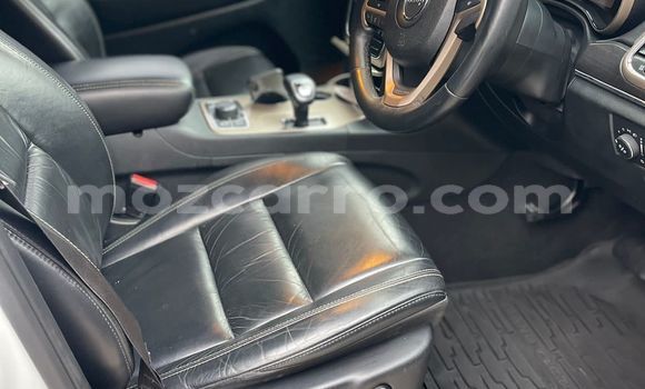 Nunua Ilio tumika Jeep Grand Cherokee Nyeupe Gari ndani ya Maputo nchini Maputo Nunua Ilio tumika Jeep Grand Cherokee Nyeupe Gari ndani ya Maputo nchini Maputo