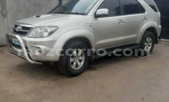 Nunua Ilio tumika Toyota Hilux Fedha Gari ndani ya Maputo nchini Maputo