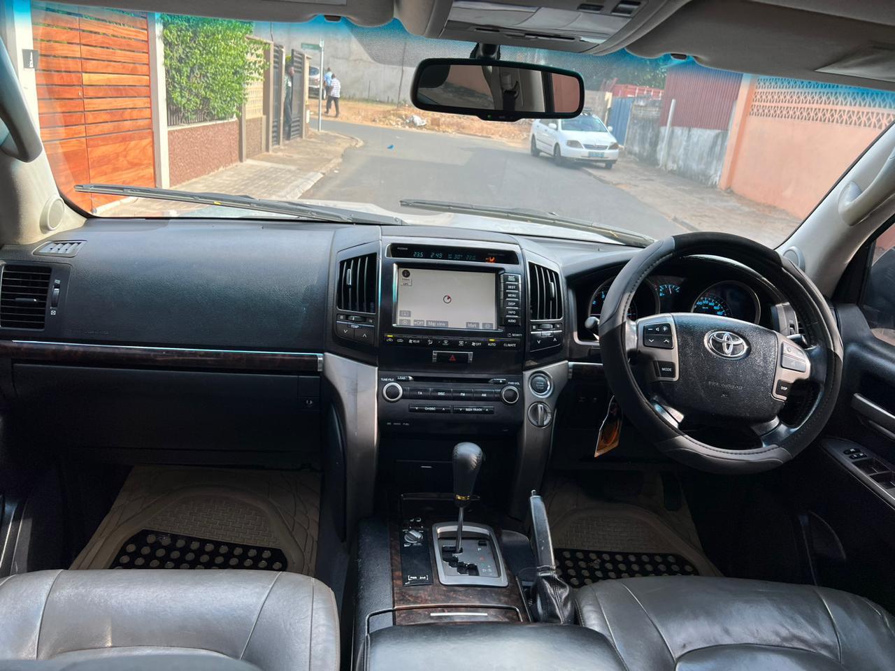 Buy used toyota land cruiser prado silver car in maputo in maputo