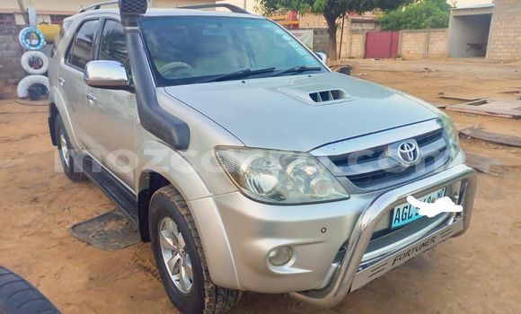 Comprar Usado Toyota Fortuner Castanho Carro em Maputo em Maputo
