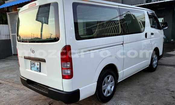 Buy Used Toyota RegiusAce White Car in Maputo in Maputo Buy Used Toyota RegiusAce White Car in Maputo in Maputo