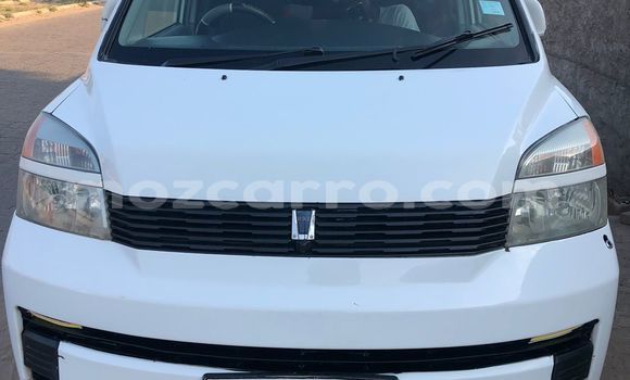 Comprar Usado Toyota Voxy Branco Carro em Maputo em Maputo