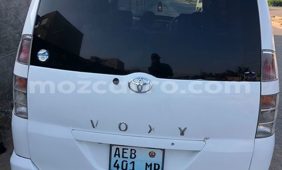 Comprar Usado Toyota Voxy Branco Carro em Maputo em Maputo Comprar Usado Toyota Voxy Branco Carro em Maputo em Maputo