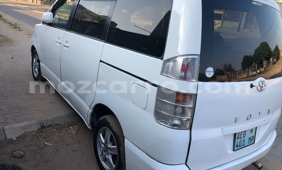 Comprar Usado Toyota Voxy Branco Carro em Maputo em Maputo Comprar Usado Toyota Voxy Branco Carro em Maputo em Maputo