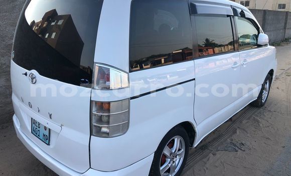 Comprar Usado Toyota Voxy Branco Carro em Maputo em Maputo Comprar Usado Toyota Voxy Branco Carro em Maputo em Maputo