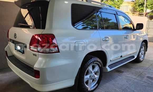 Comprar Usado Toyota Land Cruiser Prado Branco Carro em Maputo em Maputo Comprar Usado Toyota Land Cruiser Prado Branco Carro em Maputo em Maputo