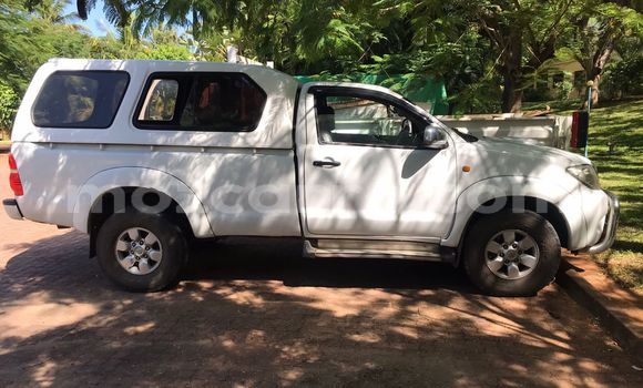 Nunua Ilio tumika Toyota Hilux Nyeupe Gari ndani ya Maputo nchini Maputo Nunua Ilio tumika Toyota Hilux Nyeupe Gari ndani ya Maputo nchini Maputo