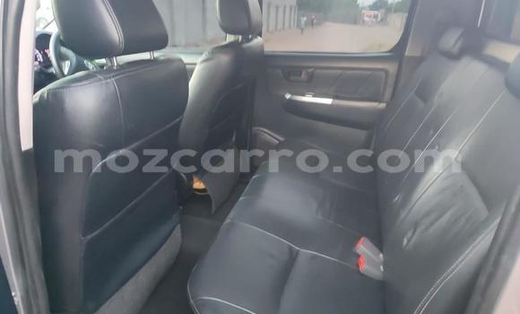 Nunua Ilio tumika Toyota Hilux Fedha Gari ndani ya Maputo nchini Maputo Nunua Ilio tumika Toyota Hilux Fedha Gari ndani ya Maputo nchini Maputo