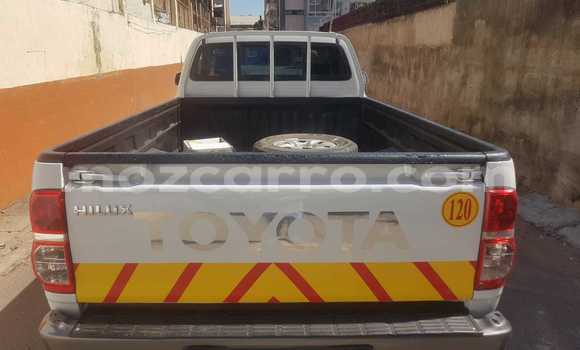 Nunua Ilio tumika Toyota Hilux Nyeupe Gari ndani ya Maputo nchini Maputo Nunua Ilio tumika Toyota Hilux Nyeupe Gari ndani ya Maputo nchini Maputo