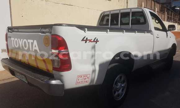 Nunua Ilio tumika Toyota Hilux Nyeupe Gari ndani ya Maputo nchini Maputo Nunua Ilio tumika Toyota Hilux Nyeupe Gari ndani ya Maputo nchini Maputo