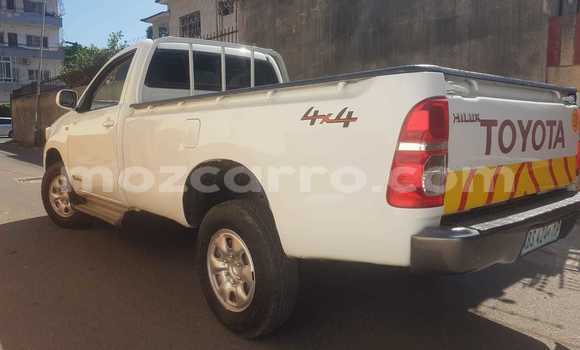 Nunua Ilio tumika Toyota Hilux Nyeupe Gari ndani ya Maputo nchini Maputo Nunua Ilio tumika Toyota Hilux Nyeupe Gari ndani ya Maputo nchini Maputo