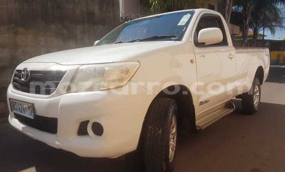 Nunua Ilio tumika Toyota Hilux Nyeupe Gari ndani ya Maputo nchini Maputo Nunua Ilio tumika Toyota Hilux Nyeupe Gari ndani ya Maputo nchini Maputo