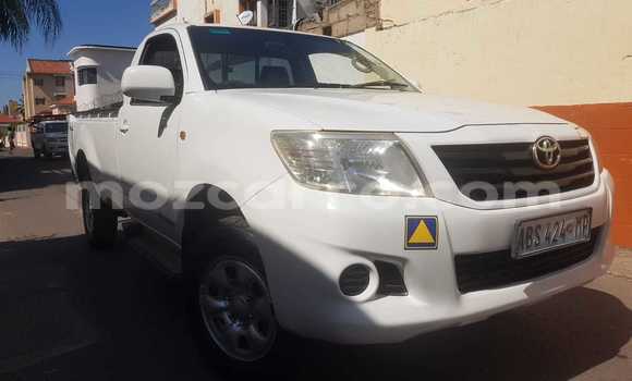 Nunua Ilio tumika Toyota Hilux Nyeupe Gari ndani ya Maputo nchini Maputo Nunua Ilio tumika Toyota Hilux Nyeupe Gari ndani ya Maputo nchini Maputo