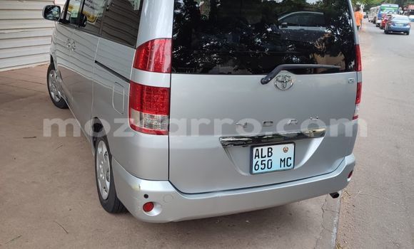 Comprar Usado Toyota Noah Prata Carro em Marara em Tete Comprar Usado Toyota Noah Prata Carro em Marara em Tete