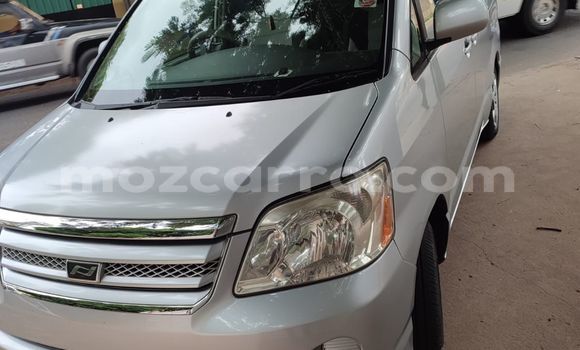 Comprar Usado Toyota Noah Prata Carro em Marara em Tete Comprar Usado Toyota Noah Prata Carro em Marara em Tete