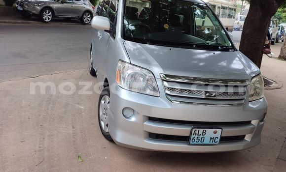 Comprar Usado Toyota Noah Prata Carro em Marara em Tete Comprar Usado Toyota Noah Prata Carro em Marara em Tete