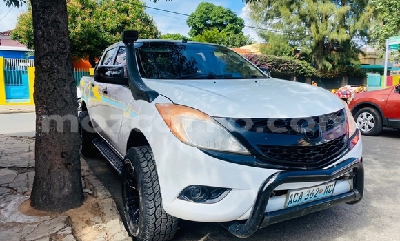 Comprar Usado Mazda BT-50 Branco Carro em Maputo em Maputo